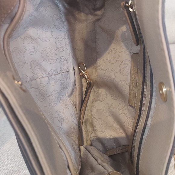 Michael Kors Small Gold Jet Set Chain Shoulder Bag chain beige tan cream casual - Picture 9 of 13